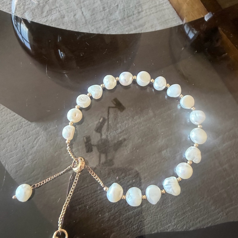 Elegant fresh water pearl bracelet